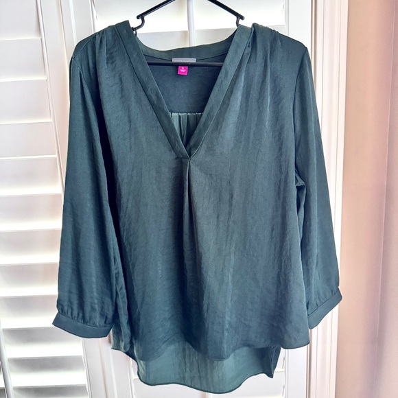Vince Camuto Tops - Vince Camuto Green V-Neck Blouse XL Long Sleeve High Low Hem Workwear Top